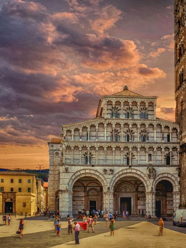 Entre iglesias y murallas - Lucca